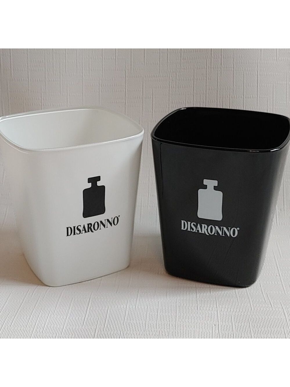 ATTRACTIVE Disaronno Black And White Square Drinking Glasses Liqueur Liquer